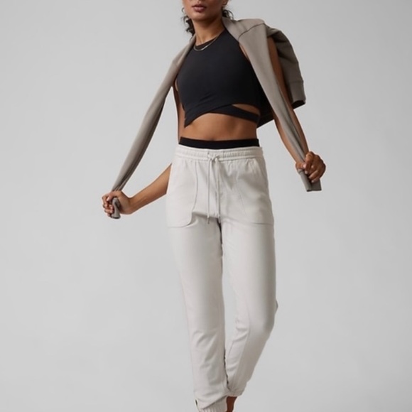 NWT-Athleta Black Conscious Cut Out Crop D-DD Size 3X - Picture 2 of 9